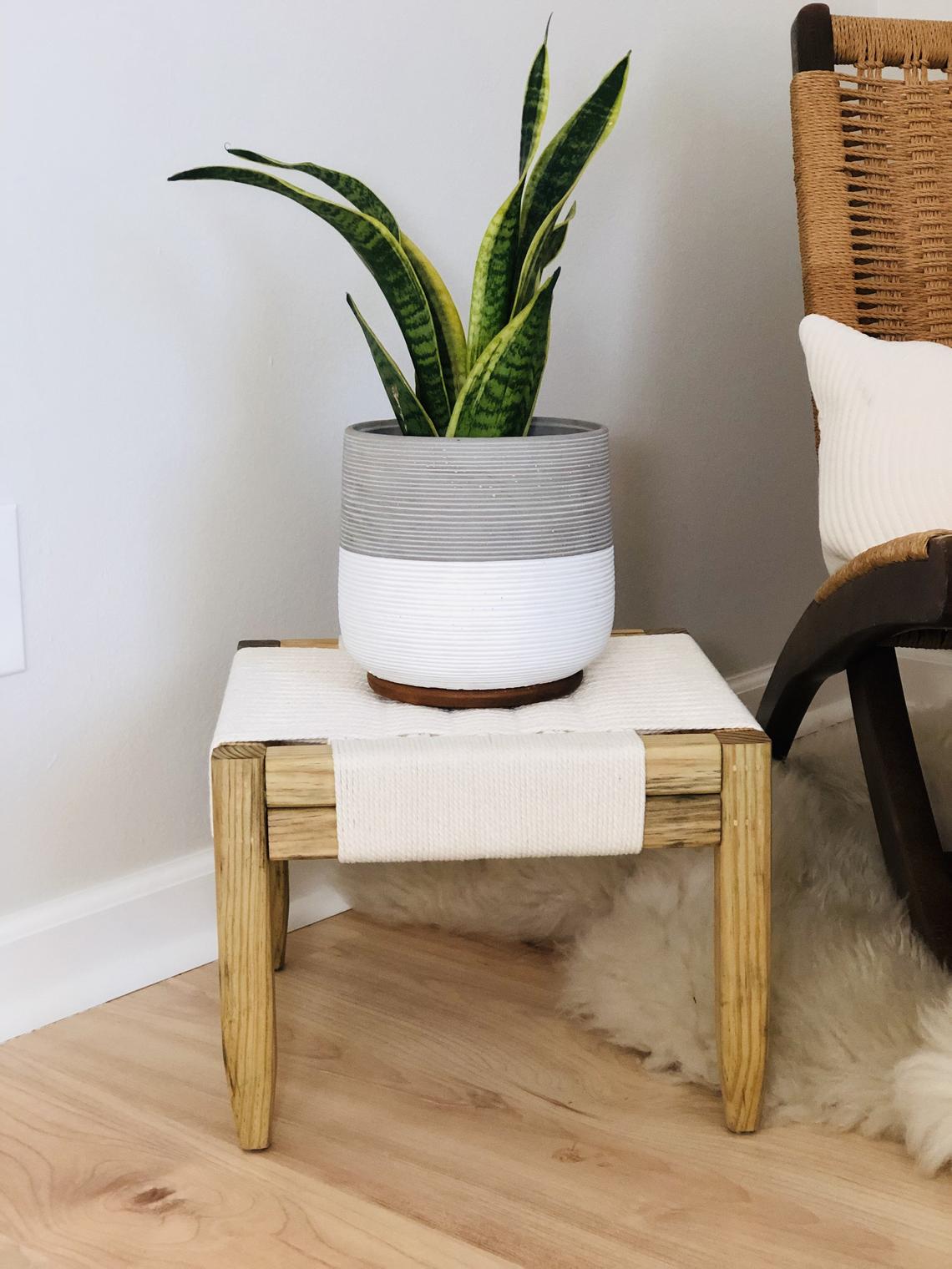 Handcrafted Plant Stands: Simple Design, Solid Wood Build